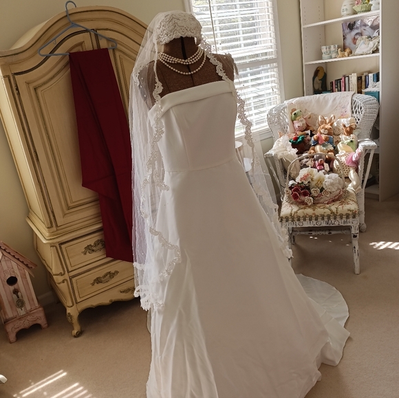 2005 TIMELESS A- LINE WEDDING GOWN! EUC!❤️ - Picture 9 of 16